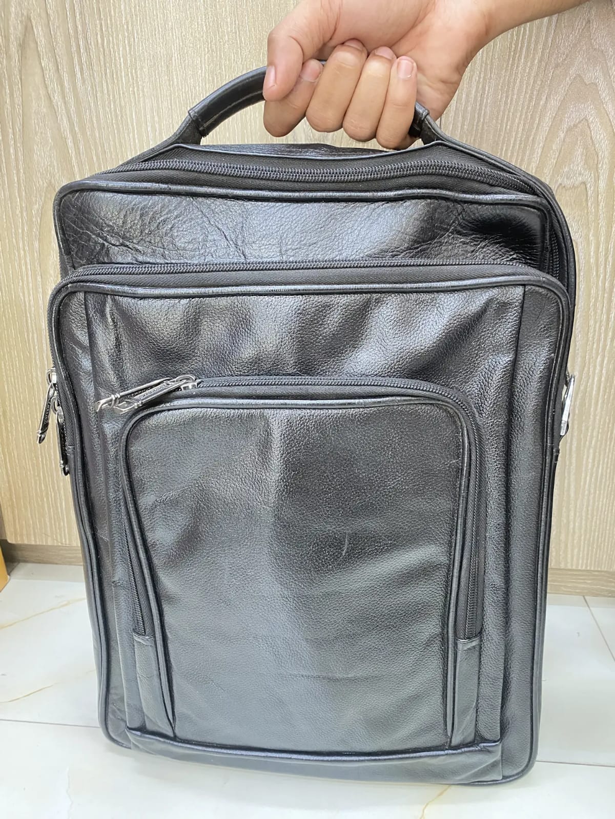 Black Leather Multi-Pocket Backpack for Men Structured Leather Backpack with Zip Hardware